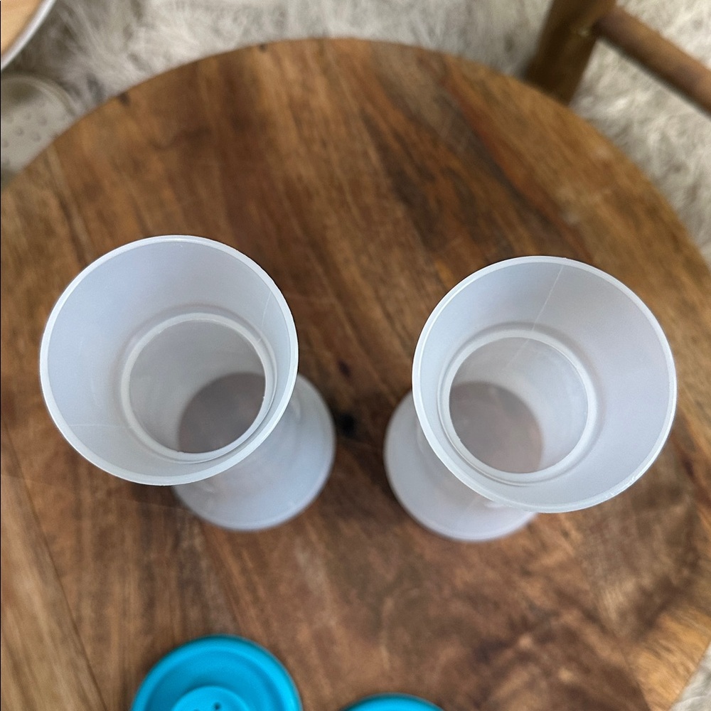 Tupperware Hourglass Salt & Pepper Large 6" Shakers Sheer With‎ Blue Lids - Picture 7 of 11